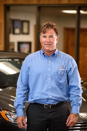Staff member Tom Silon from ID_d834ebbd6835