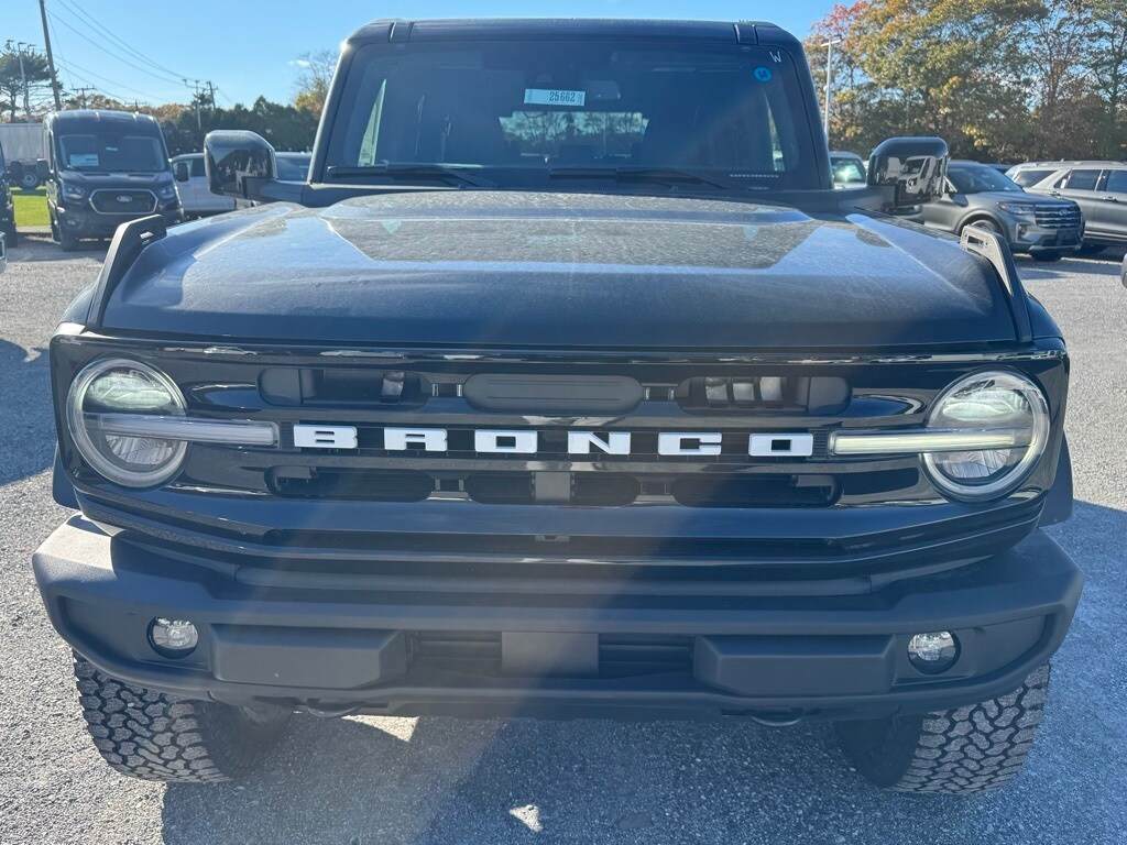 2025 Ford Bronco Outer Banks photo 2