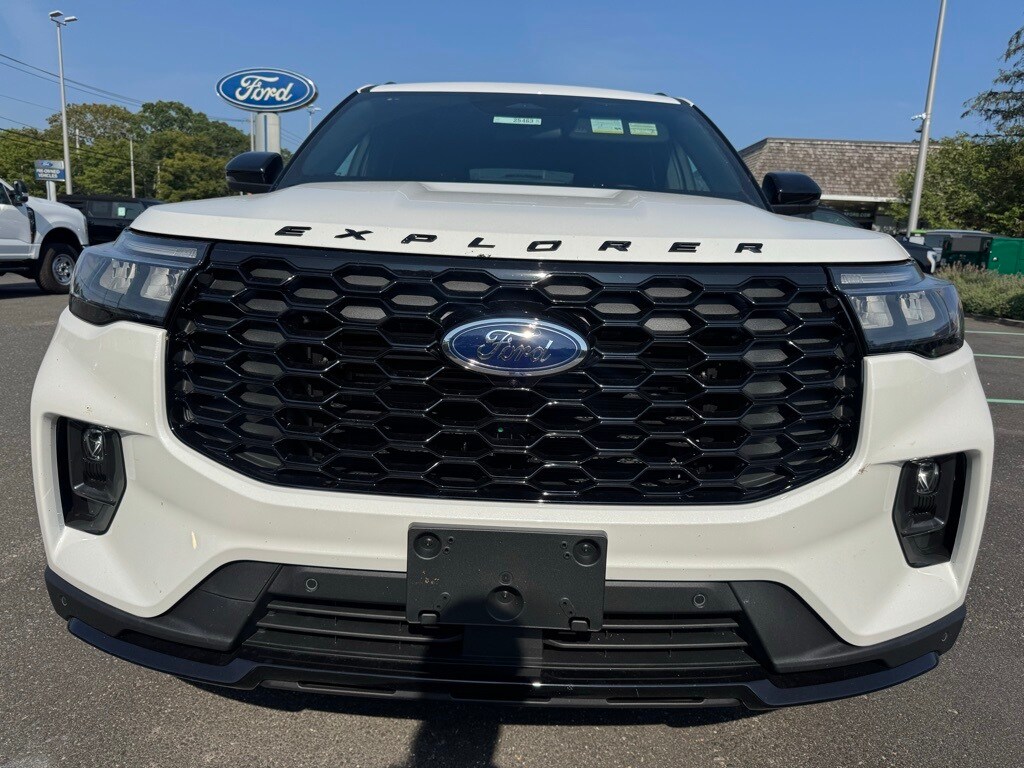 2025 Ford Explorer ST-Line photo 2