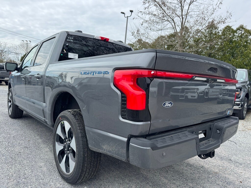 2025 Ford F-150 Lightning Platinum photo 4