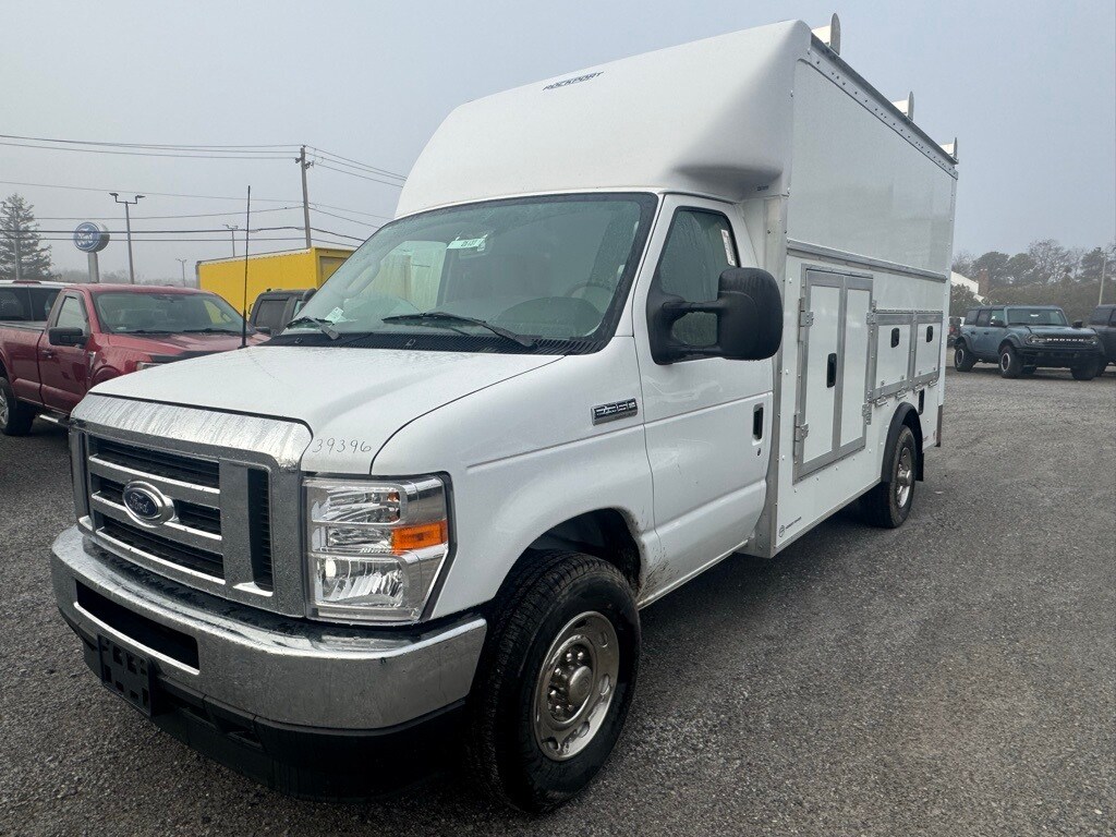 2025 Ford E-350 Base photo 3