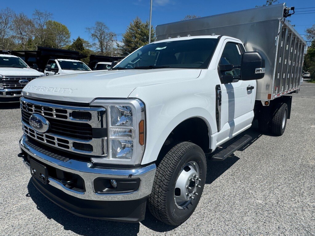 2025 Ford F-350 XL photo 3