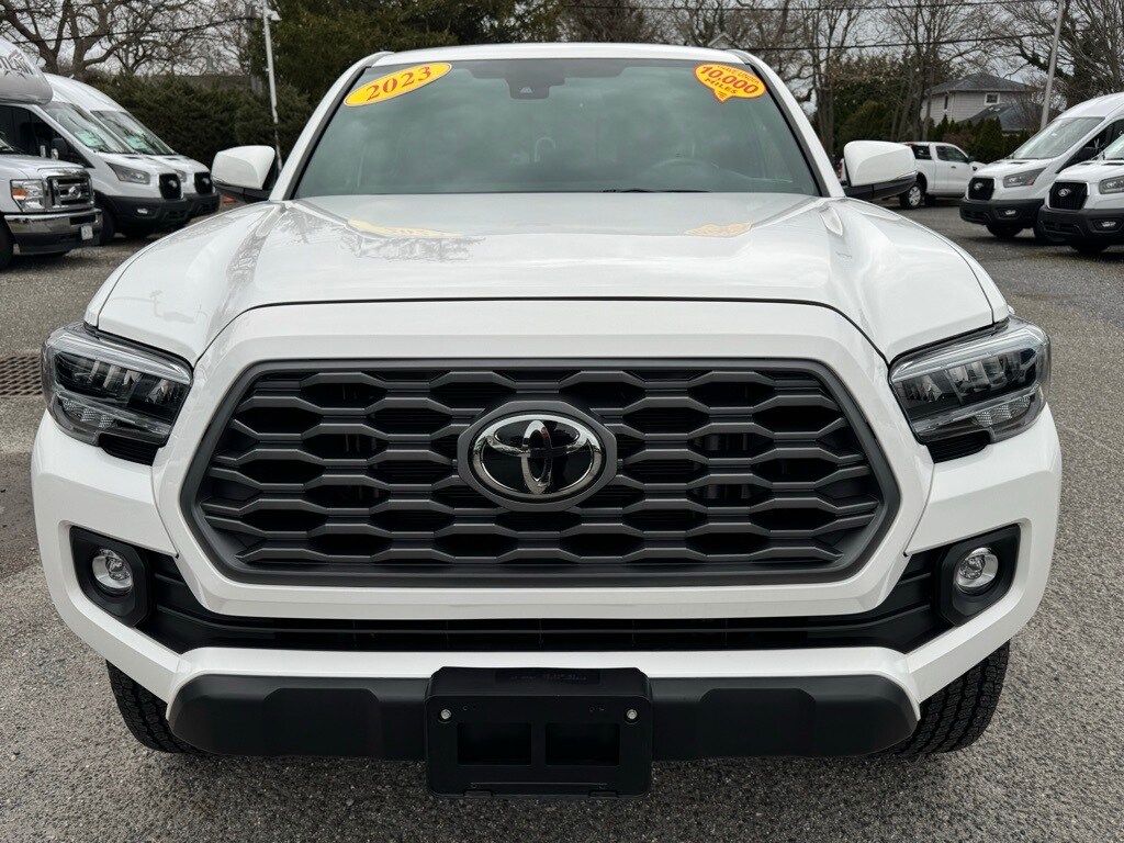 2023 Toyota Tacoma TRD Off-Road photo 2