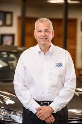 Staff member Lou Caponi from ID_d834ebbd6835