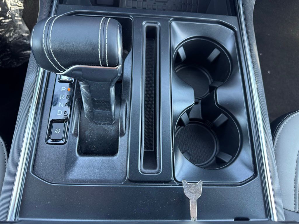 2025 Ford F-150 Lightning Platinum - Photo 18