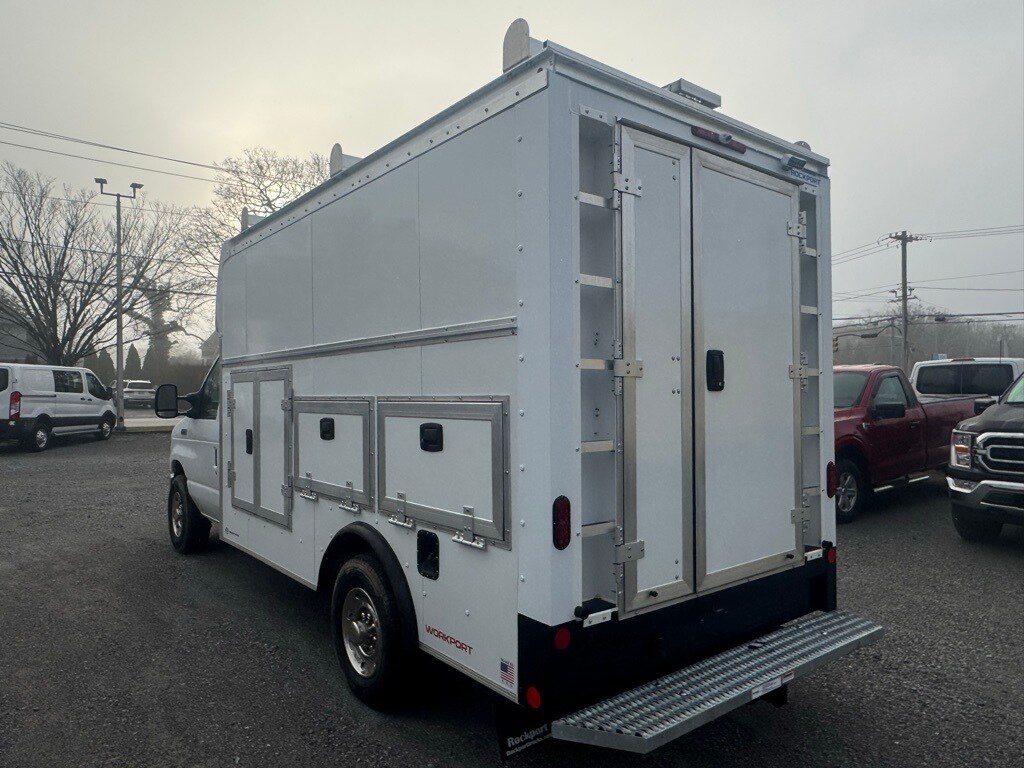 2025 Ford E-350 Base photo 4