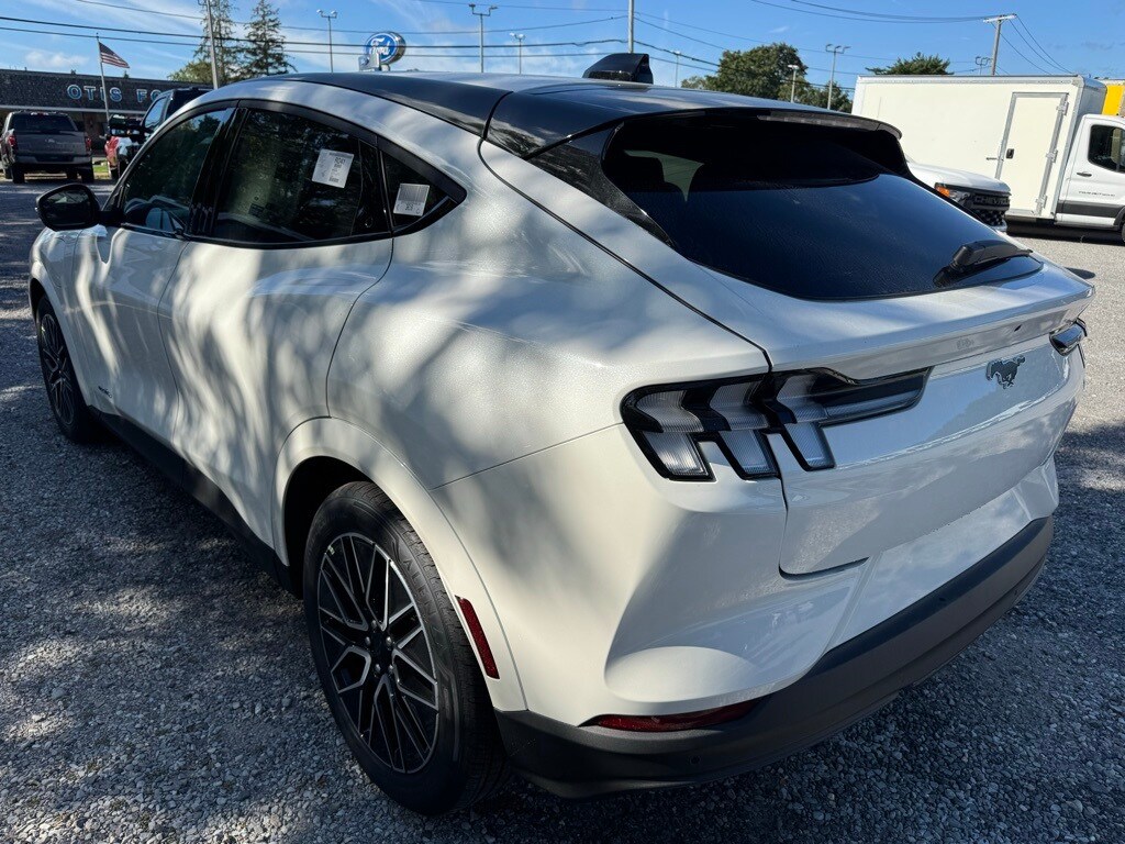 2025 Ford Mustang Mach-E Premium photo 4
