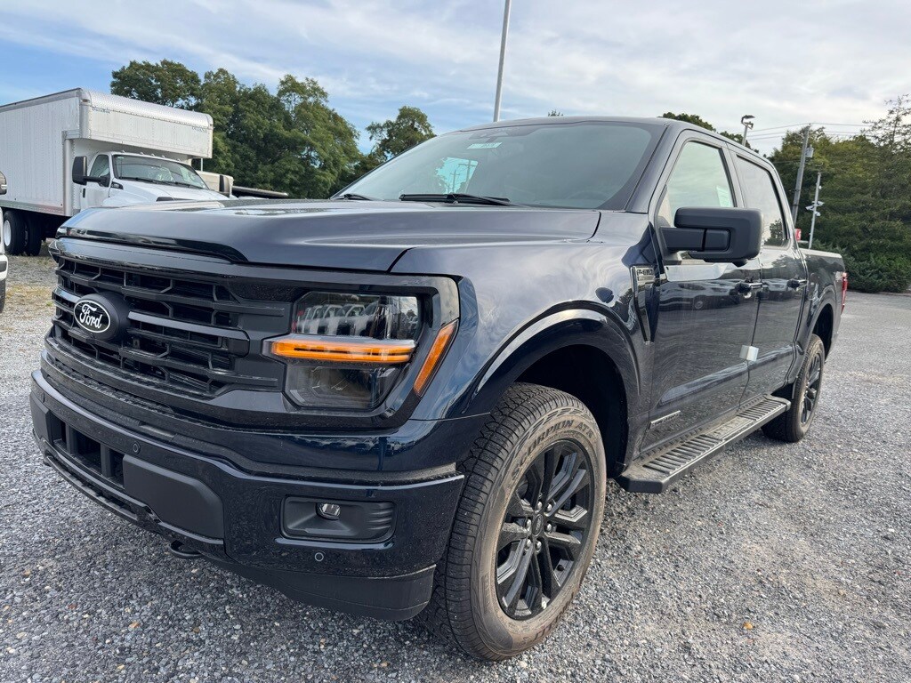 2025 Ford F-150 XLT photo 2