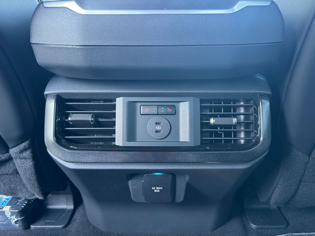 2025 Ford F-150 Lightning Platinum - Photo 10