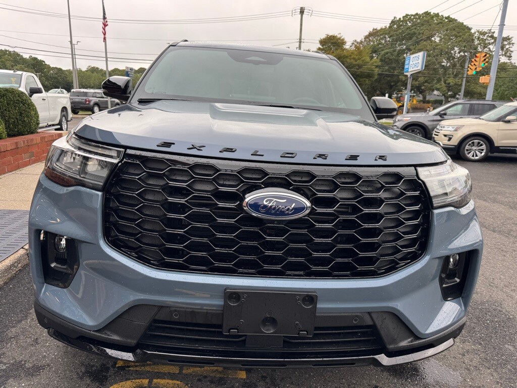 2025 Ford Explorer ST-Line photo 3
