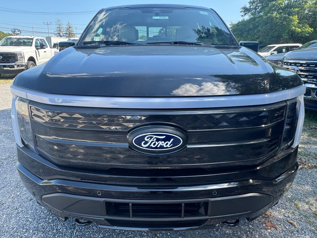 2025 Ford F-150 Lightning Platinum photo 2