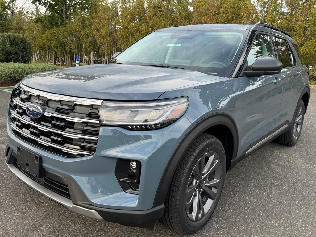 2025 Ford Explorer photo 3