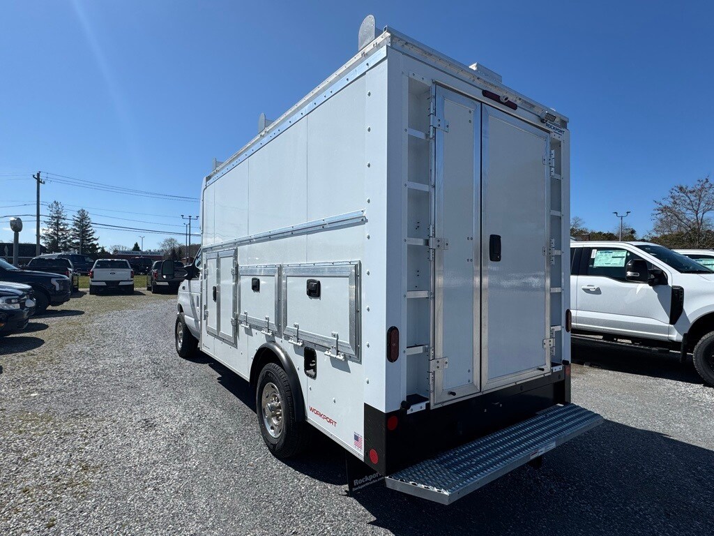 2025 Ford E-350 Base photo 3