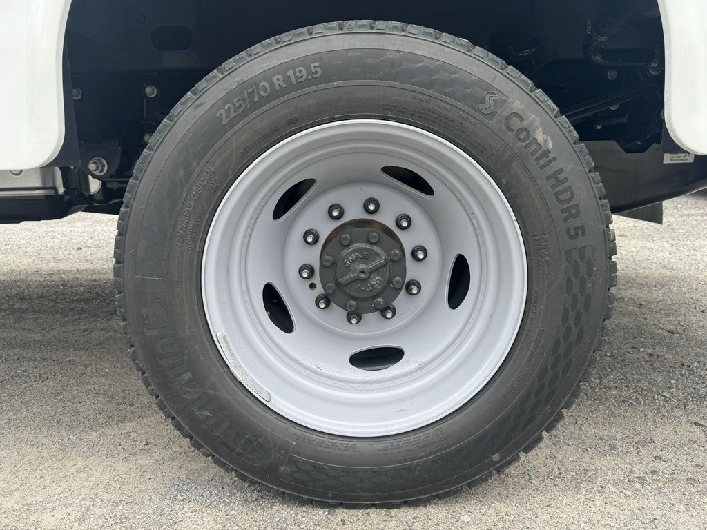 2024 Ford F-550 Super Duty Chassis Cab XL - Photo 22