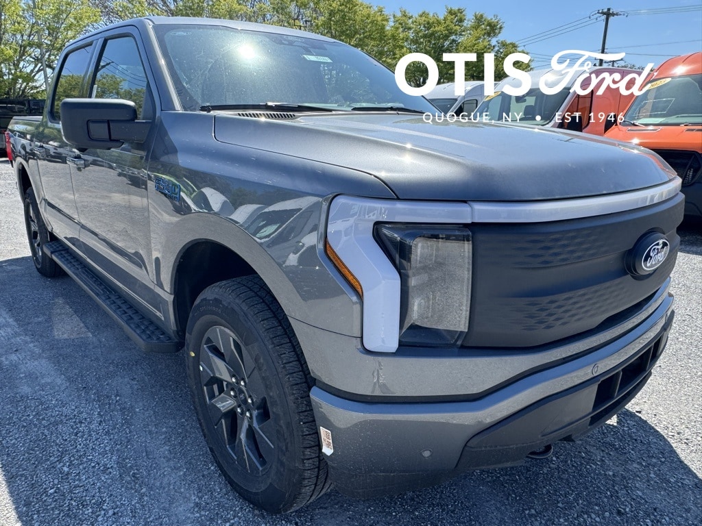2025 Ford F-150 Lightning Flash's photo