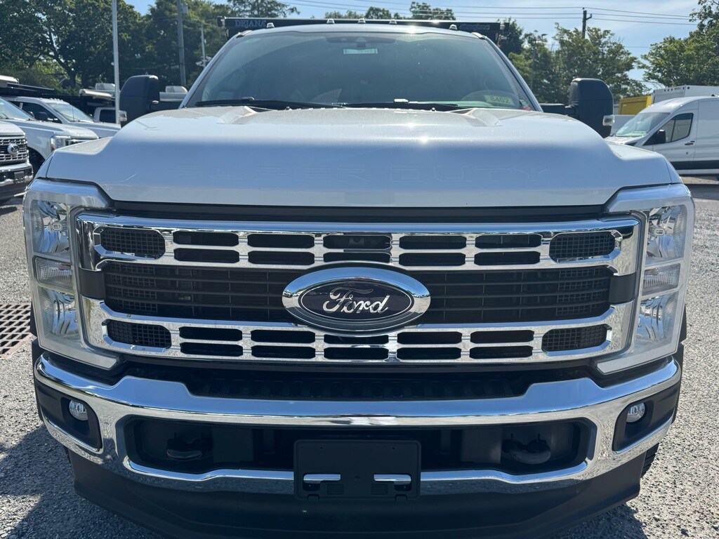 2025 Ford F-600 photo 2