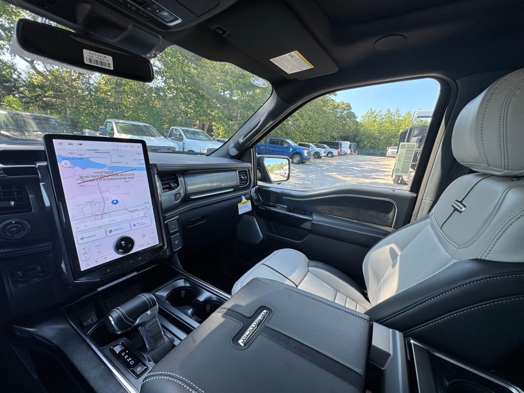 2025 Ford F-150 Lightning Platinum - Photo 24