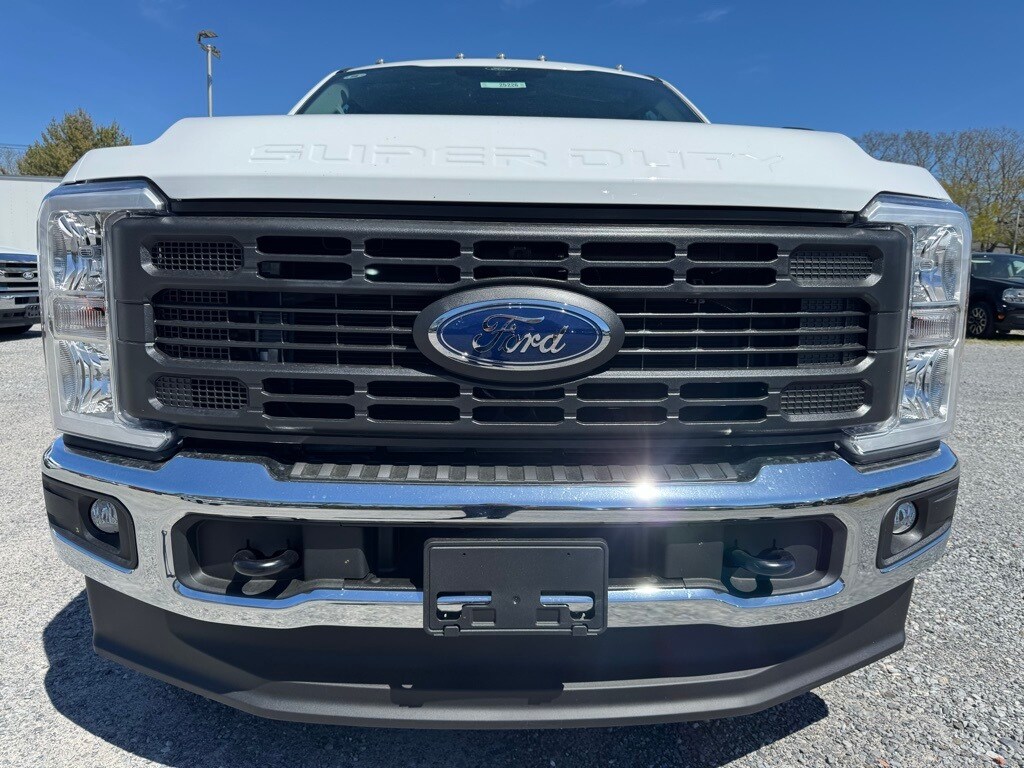 2025 Ford F-350 XL photo 2