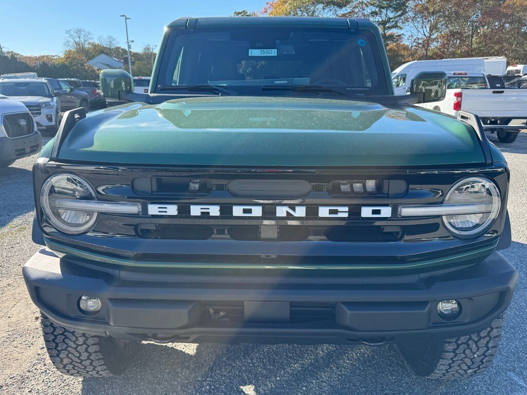 2025 Ford Bronco Outer Banks photo 2