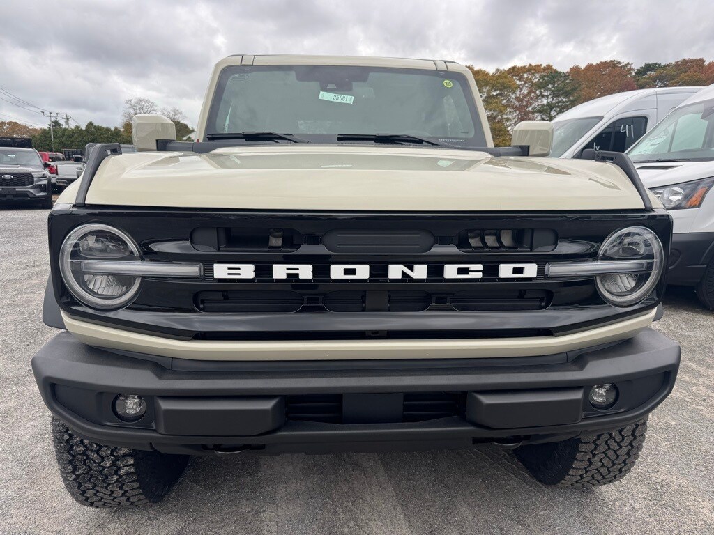 2025 Ford Bronco Outer Banks photo 2
