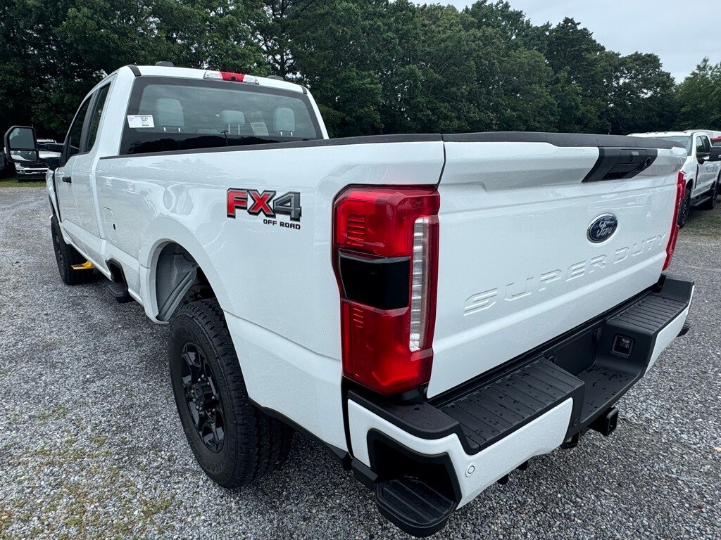 2025 Ford F-350 XL photo 4
