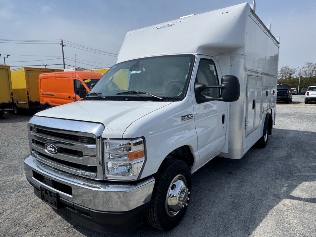 2026 Ford E-450 photo 2