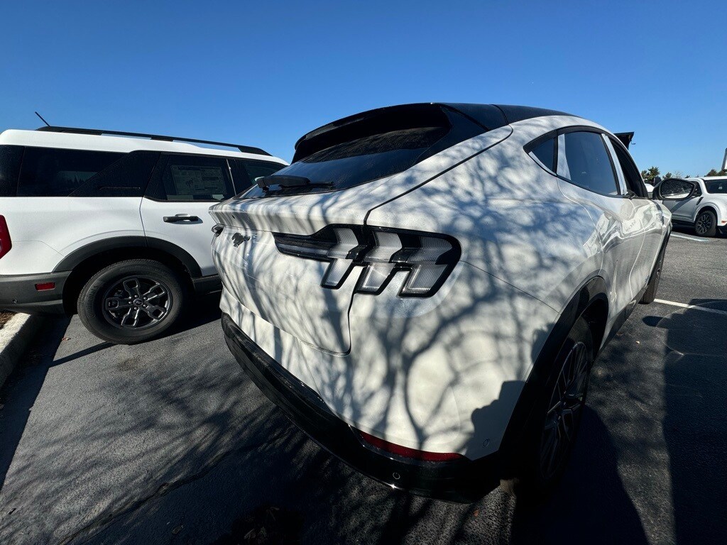 2024 Ford Mustang Mach-E Premium photo 4