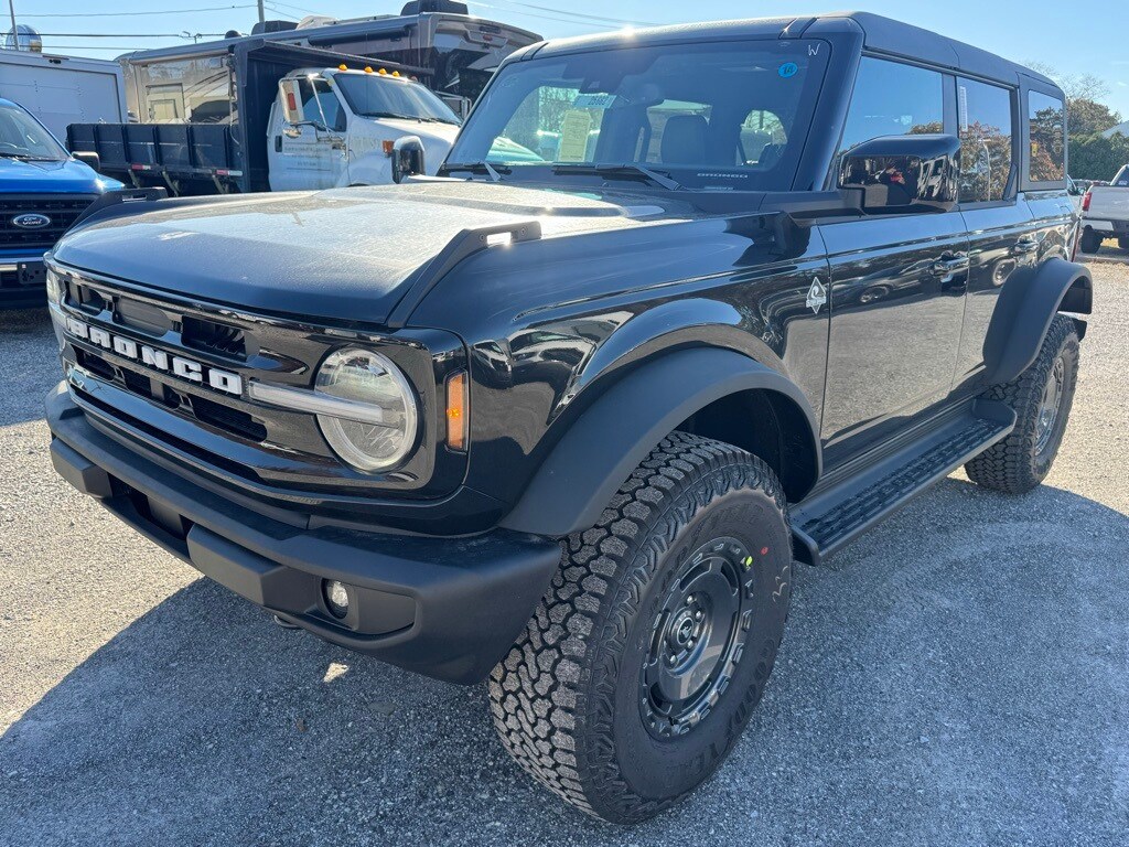 2025 Ford Bronco Outer Banks photo 3
