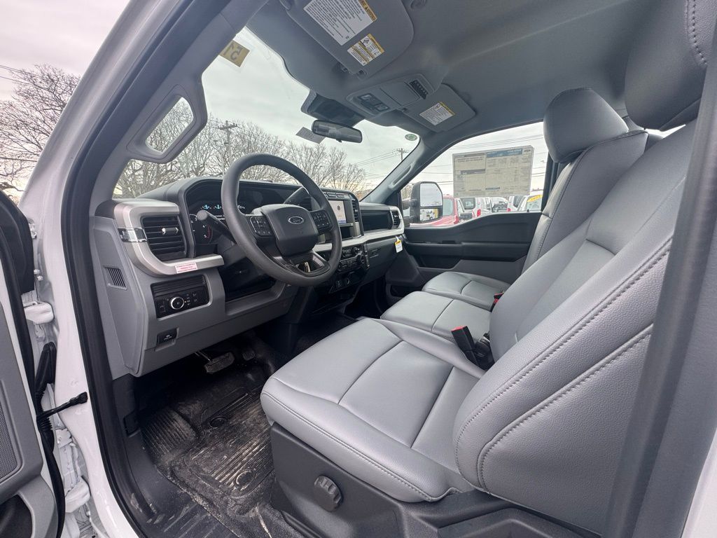 2024 Ford F-550 Super Duty Chassis Cab XL - Photo 10