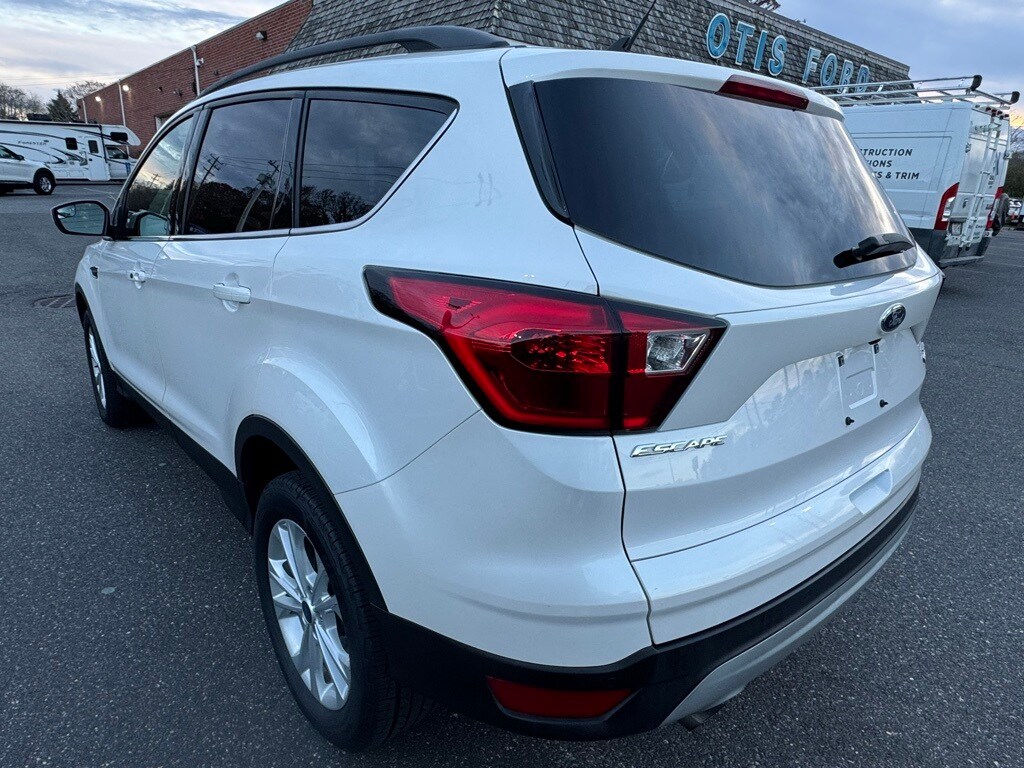 2019 Ford Escape SEL photo 4