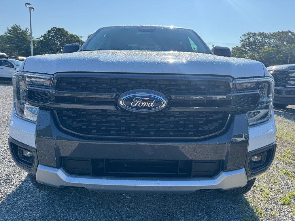 2025 Ford Explorer ST-Line photo 2