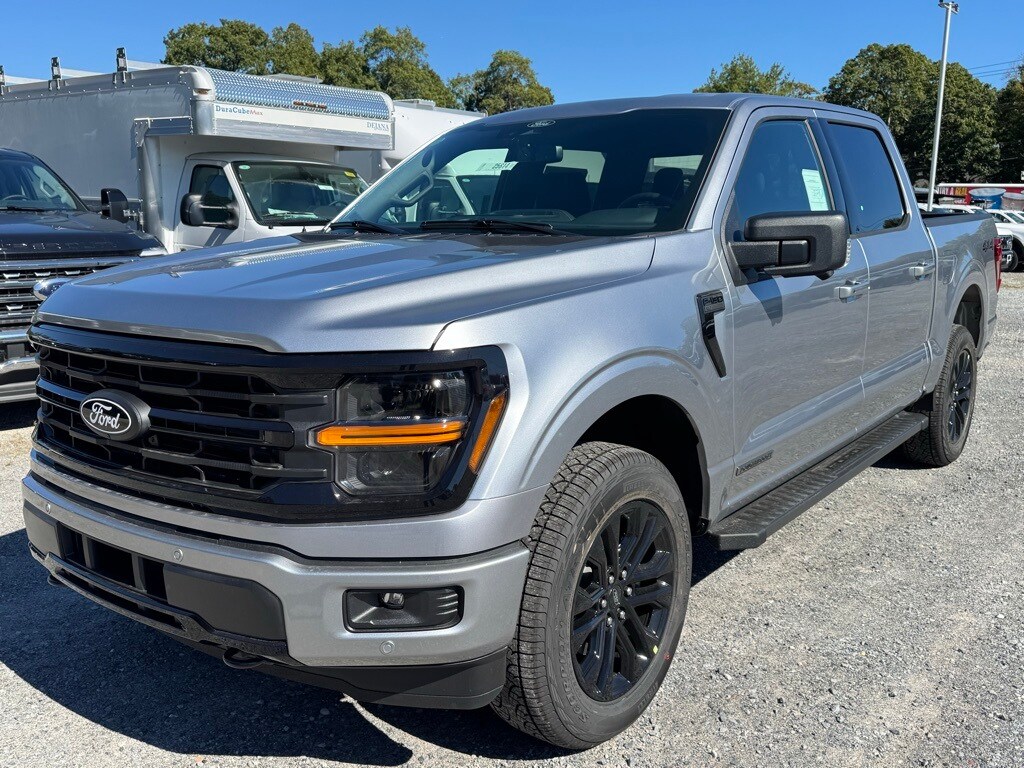 2025 Ford F-150 XLT photo 3