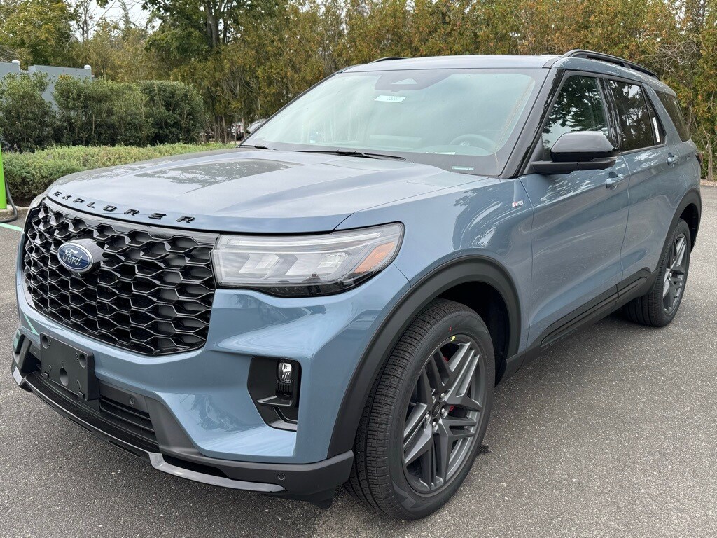 2025 Ford Explorer ST-Line photo 3