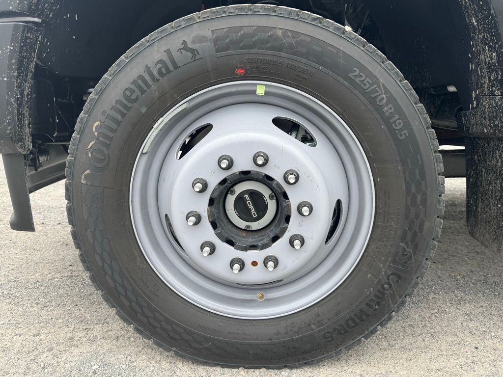 2024 Ford F-550 Super Duty Chassis Cab XL - Photo 21
