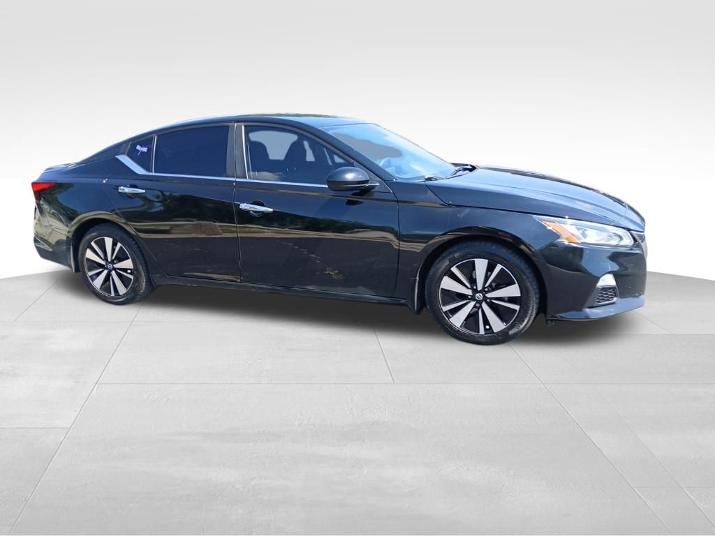 Used 2022 Nissan Altima 2.5 SV Sedan