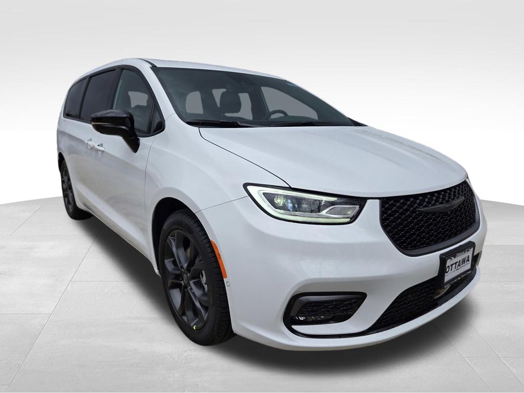 2026 Chrysler Pacifica Passenger Van 