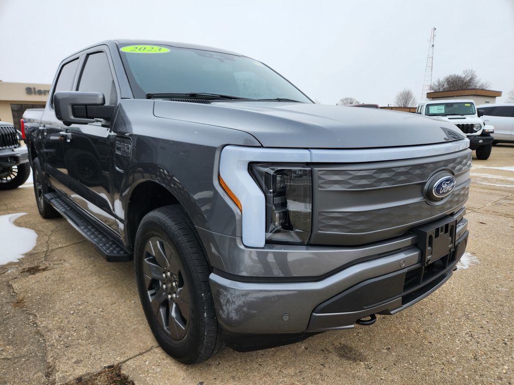 2023 Ford F-150 Lightning Lariat's photo