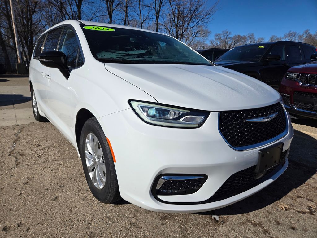 2024 Chrysler Pacifica Van Passenger Van 