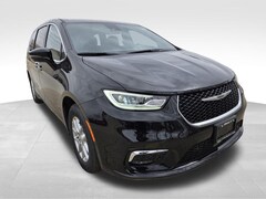 2026 Chrysler Pacifica SELECT Passenger Van