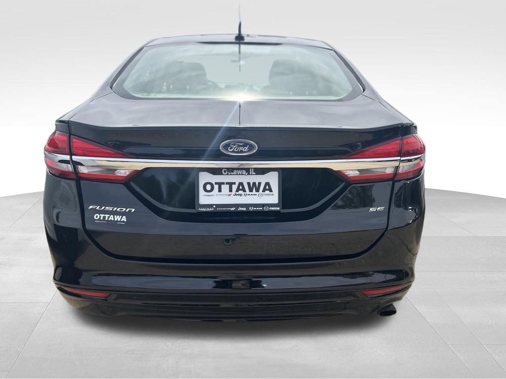 Used 2017 Ford Fusion SE Sedan