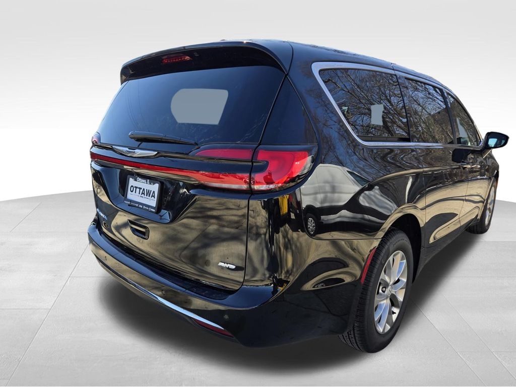 New 2026 Chrysler Pacifica SELECT AWD Passenger Van