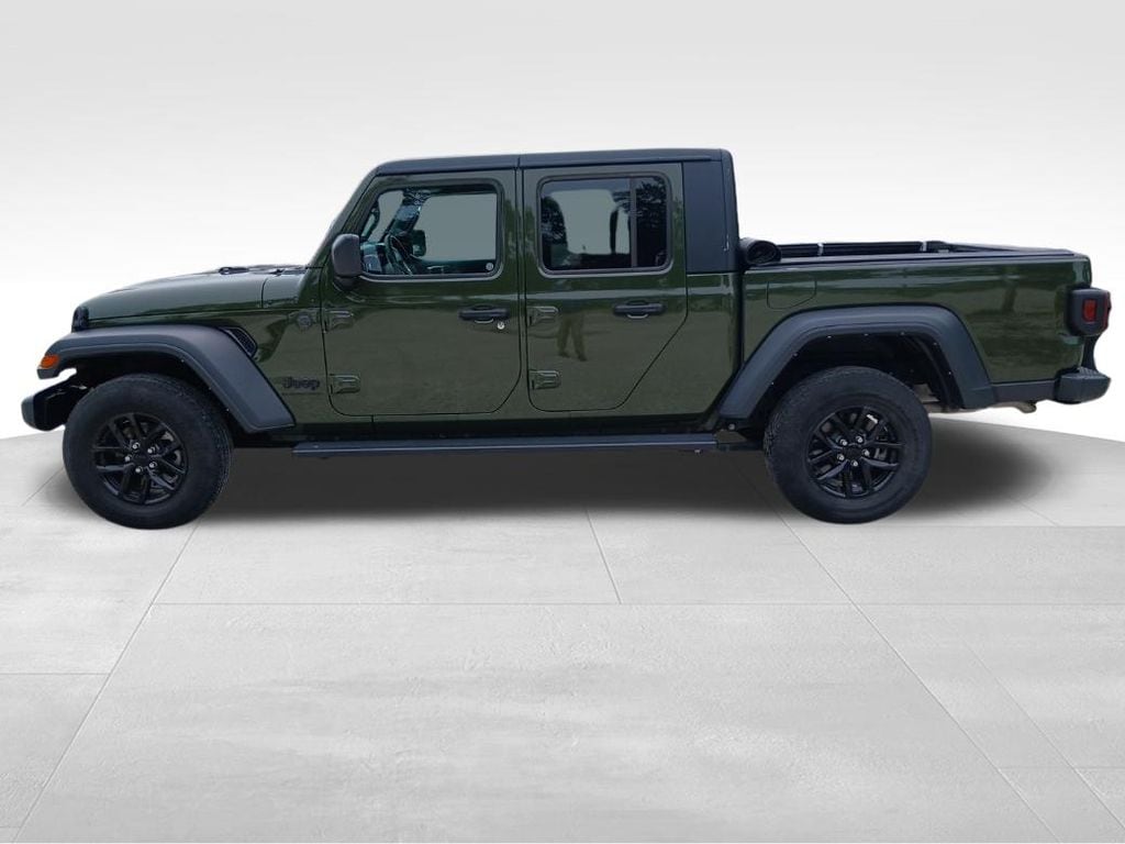 Used 2023 Jeep Gladiator Sport Truck Crew Cab