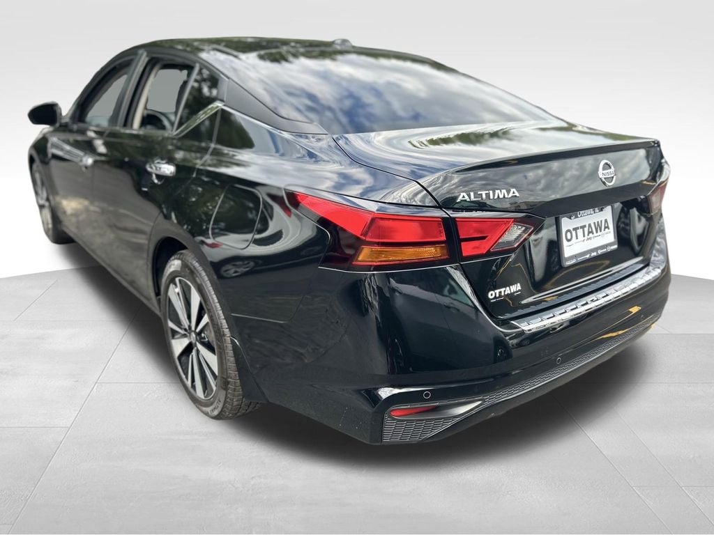 Used 2022 Nissan Altima 2.5 SV Sedan