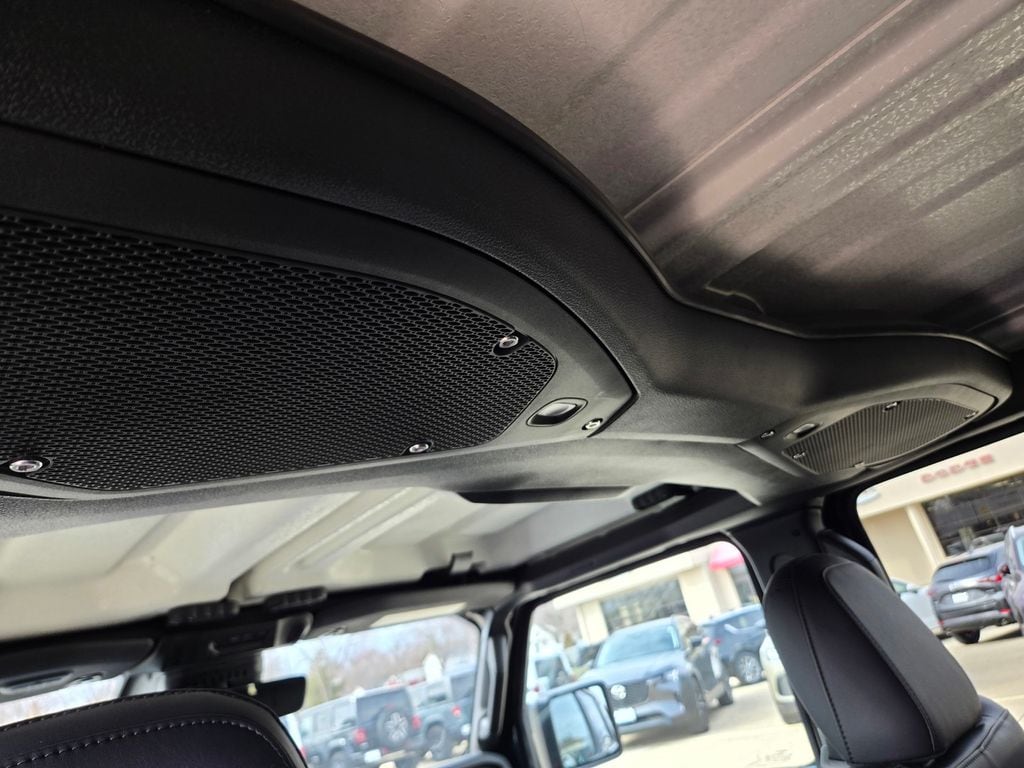 2025 Jeep Wrangler 4-Door Rubicon - Photo 21