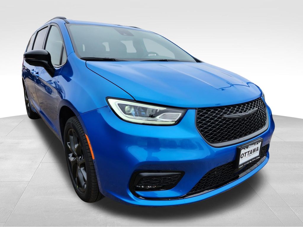 2026 Chrysler Pacifica Passenger Van 