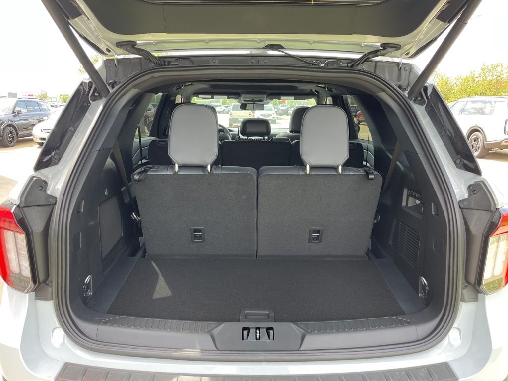 2026 Ford Explorer ST - Photo 16