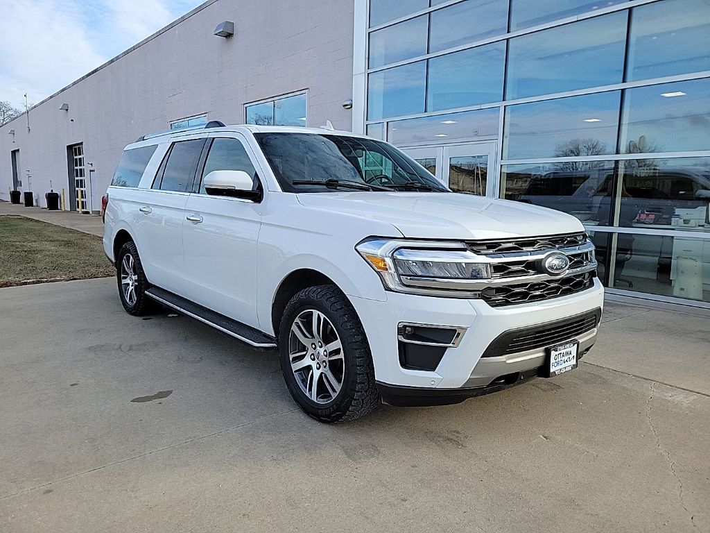 2023 Ford Expedition Limited's photo
