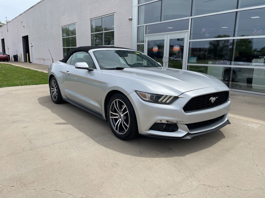 2015 Ford Mustang EcoBoost Convertible Premium's photo
