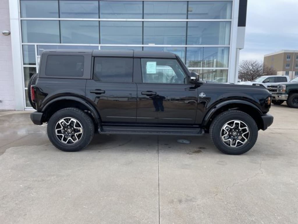 New 2025 Ford Bronco Outer Banks SUV