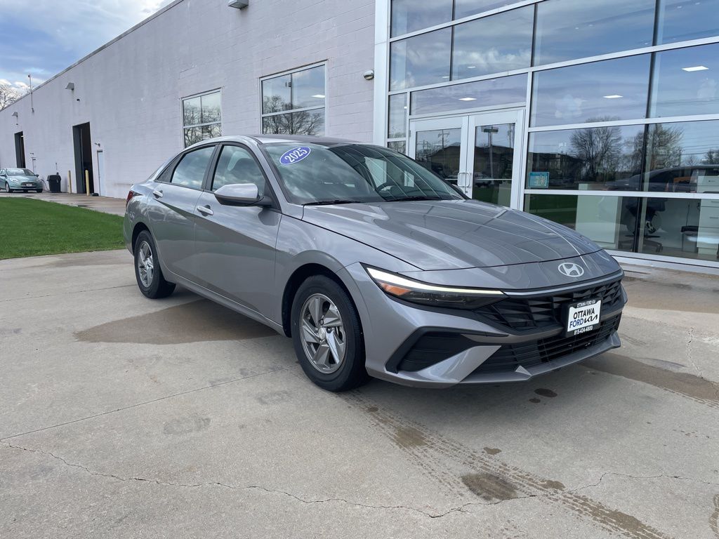 2025 Hyundai Elantra SE